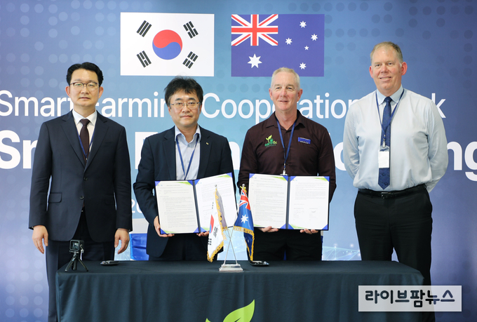 농식품부는 ‘한-호주 스마트팜 협력 위크’에서 호주 내 한국형 스마트팜혁신밸리 조성 협력 업무협약(MOU, 2건)과 민간 기업 간 2㏊ 규모의 스마트팜 구축 협력 업무협약(MOU)’ 등 총 3건의 협력 업무협약(MOU) 체결하고 3,900만 달러/10㏊ 규모의 스마트팜 수주 계약을 하는 등 가시적인 성과를 거뒀다.