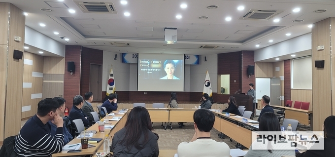 인천지방조달청이 지역 내 ICT(정보통신기술)사업 주요 수요기관을 대상으로 ICT간담회를 진행하고 있다.(사진=인천지방조달청)