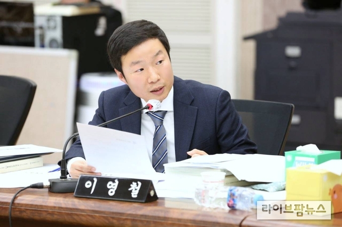 이영철 인천서구의원 행정감사 질의 모습.(사진=이영철 인천서구의원)