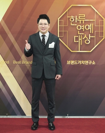 제23회 대한민국베스트브랜드어워즈-대한민국 한류연예대상 조직위원장이일섭 대한민국 엔터테인먼트협회 회장.