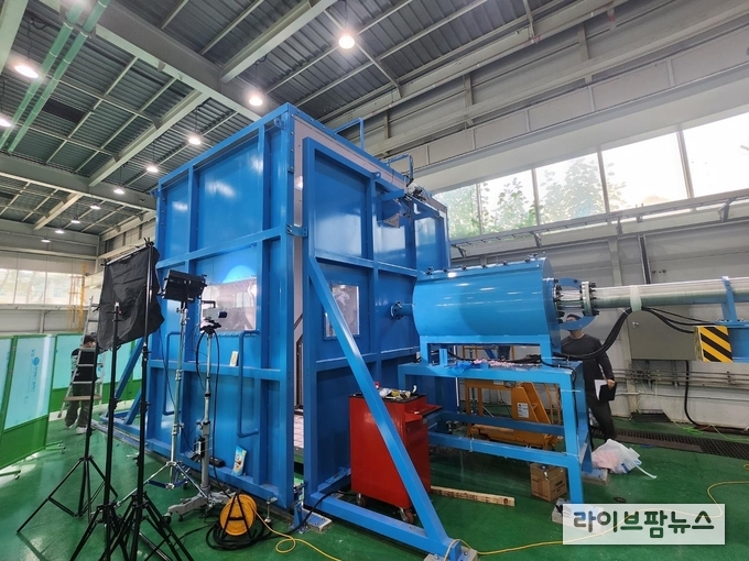 조류충돌시험장치 운영 모습.(사진=인천테크노파크)