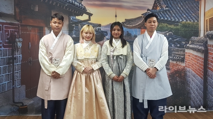 미얀마종합지원센터가 인천시 부평구에 위치한 미얀마종합지원센터에서 설 미얀마 가족 대잔치를 진행하고 있다.(사진=미얀마종합지원센터)