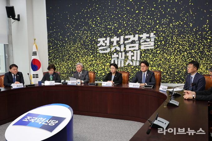 서왕진 위원장(왼쪽에서 세번째)의 탄탄대로위원회 공개발언 모습.(사진=서왕진의원사무실)