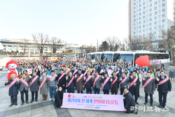 국제위러브유운동본부 인천권 회원들과 가족, 이웃 등이 제710차 전 세계 헌혈하나둘운동에 동참했다.(사진=국제위러브유운동본부)