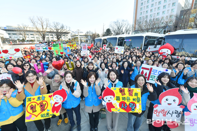 국제위러브유운동본부 인천권 회원들과 가족, 이웃 등이 제710차 전 세계 헌혈하나둘운동에 동참했다.(사진=국제위러브유운동본부)