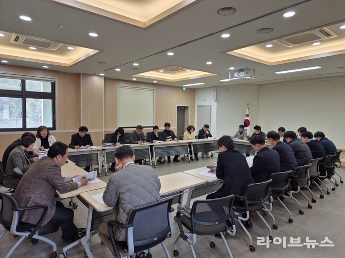 전북자치도가 전북연구원에서 도, 시군, 전문가 등이 참석한 가운데 농생명산업지구 특례 발굴 간담회를 진행하고 있다.(사진=전북특별자치도)