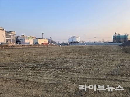 연안항 물양장 매립부지.