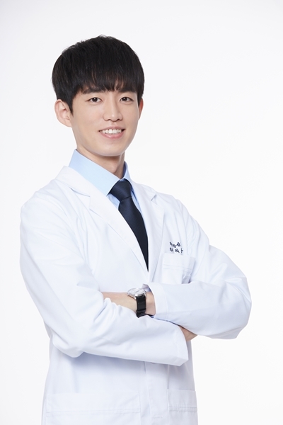 유픽의원 위례점 이욱용 대표원장