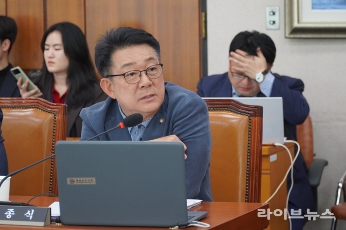 허종식 국회의원 질의 모습.(사진=허종식의원실)