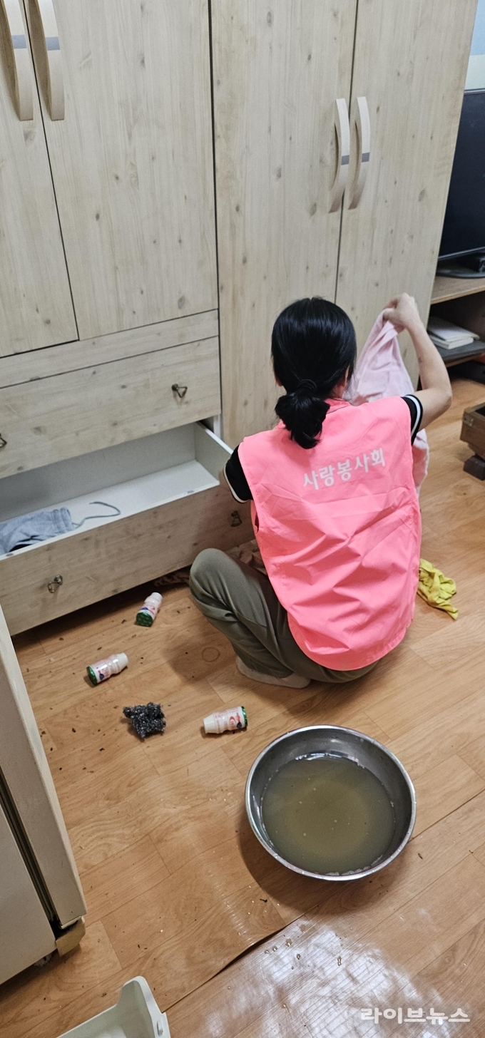 사랑봉사회가 독거어르신 1인 가정 주거환경 봉사를 진행했다.(사진=사랑봉사회)