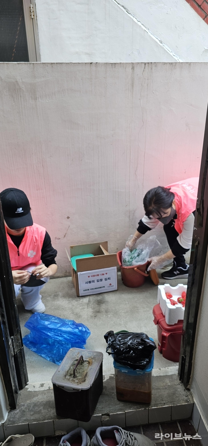 사랑봉사회가 독거어르신 1인 가정 주거환경 봉사를 진행했다.(사진=사랑봉사회)