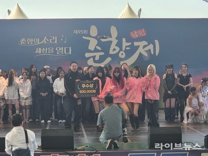 남원시가 주최하고 남원시청소년수련관에서 주관하는 제95회 춘향제 청춘예인선발대회 “스피릿 춘향, 몽룡 파이터” 가 남원 사랑의광장 야외공연장에서 성공적으로 진행됐다.(사진=남원시)