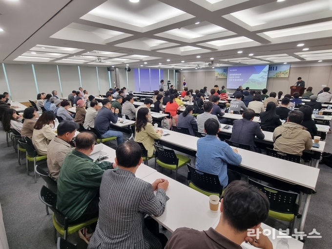 4월 30일, 서울 서초구 양재동 aT센터에서 국내 지속가능축산의 발전을 도모하기 위한 ‘지속가능축산 활성화 세미나’가 성황리에 개최했다.
