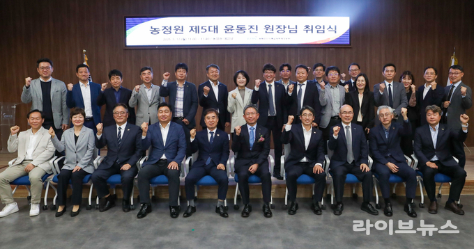 12일 윤동진 농림수산식품교육문화정보원 신임 원장이 공식 취임했다.