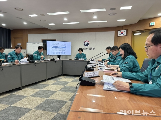 농림축산식품부는 14일 농업재해대책상황실에서 태풍, 호우 등 여름철 재해에 대비한 농업분야 예방대책 점검회의를 개최했다.