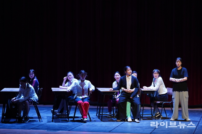 2024 제33회 경기도청소년 연극제에 참가한 공연팀이 경연을 펼치고 있다. (사진=한국연극협회 경기도지회)