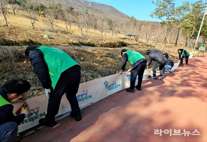 두꺼비 로드킬 방지펜스 설치 모습.(사진=인천계양구)