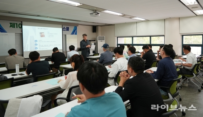 제10기 명품 팀장 리더십 스쿨 개강식 모습.(사진=인천상공회의소)