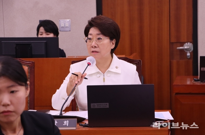 국민의힘 이달희 의원이 국회산불피해지원대책특위에서 발언하고 있다. 
