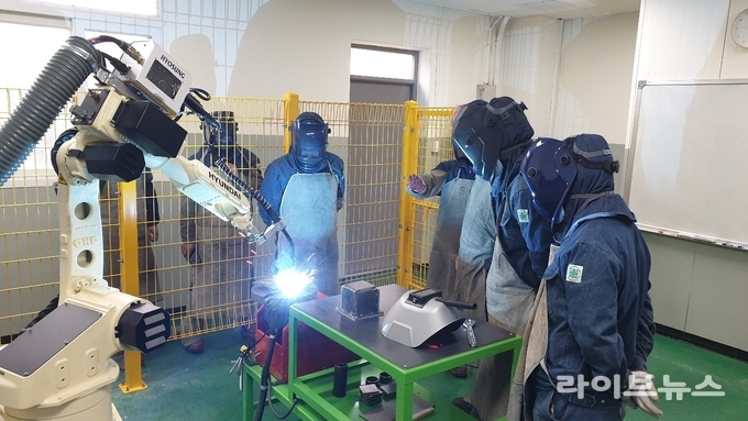한국폴리텍대학 인천캠퍼스 실습 모습.(사진=한국폴리텍대학 인천캠퍼스)