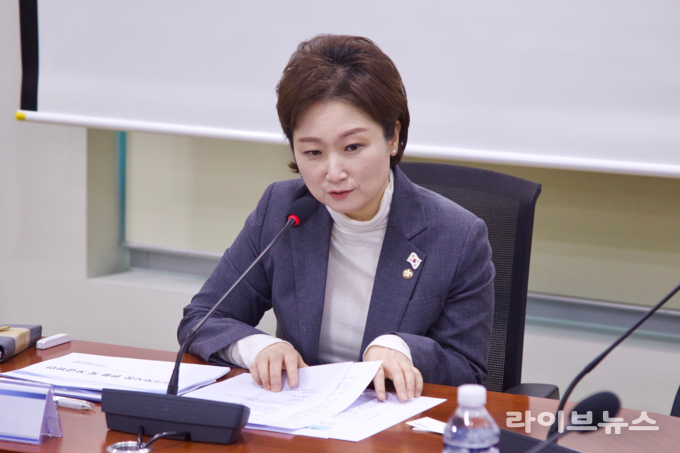 이언주 더불어민주당 최고위원(미래경제성장전략위원장, AI강국위원회 AX분과장)이 12일 자율주행산업 지원 특별법을 대표발의했다.(사진=이언주의원실)