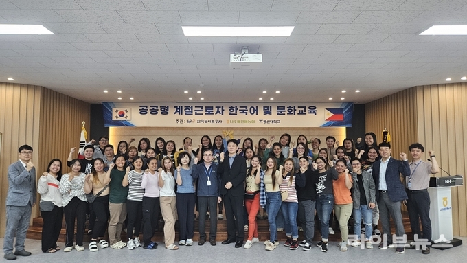 한국농어촌공사는 13일, 전남 나주배원예농협 대회의실에서 외국인 계절 근로자의 언어 장벽 해소와 안전사고 예방을 위해 ‘한국어 교육 프로그램’을 운영했다.