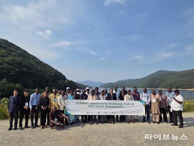 한국농어촌공사는 12일, 서아프리카 7개국 연수단을 비롯해 ‘세계은행(World Bank)’, ‘서아프리카 경제공동체(ECOWAS)’ 관계자 등 39명을 대상으로 연수를 실시했다.