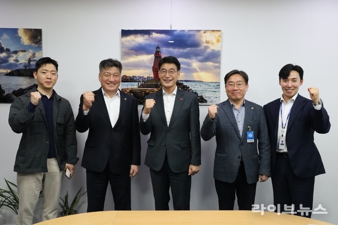 대한한돈협회 손세희 회장 등이 지난 4월 22일 국회 문대림 의원실을 방문해 축산농가 바이오가스 생산의무 제외의 필요성을 설명하고, 현장 여건을 반영한 합리적 입법 추진을 요청했다.