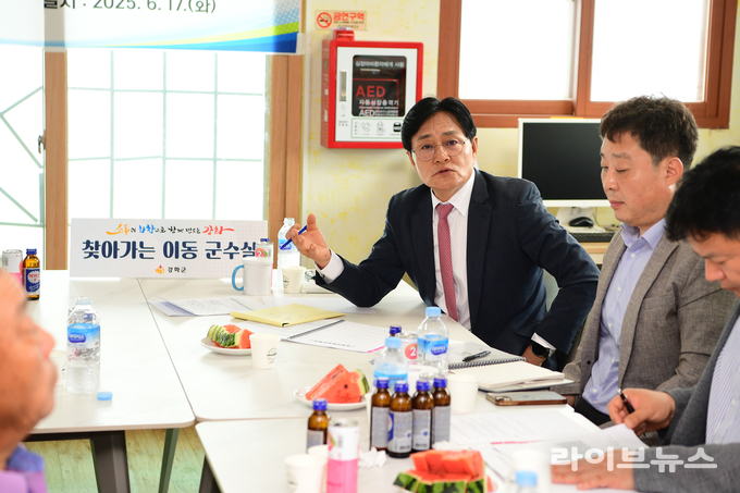 박용철 강화군수가 직접 군민들을 찾아가는 ‘이동군수실’을 재개하며 본격적인 소통 행보에 나섰다.(사진=인천강화군)