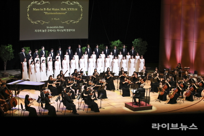세계적인 아티스트와 협연하는 그라시아스 오케스트라.(사진=그라시아스합창단)
