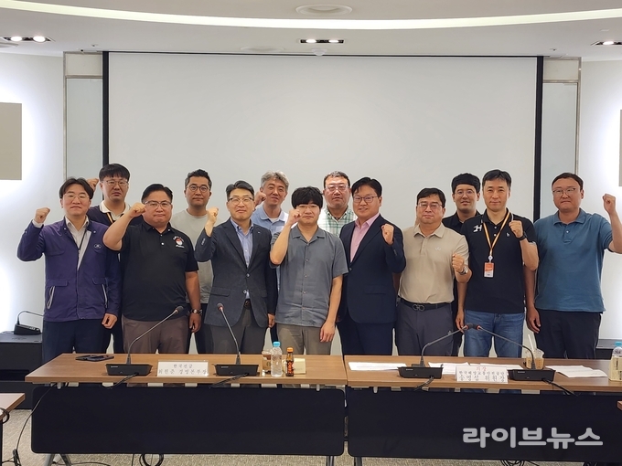 올해 2분기 전해노련 정기회의 참석자들이 파이팅을 외치는 모습.(사진=전국해양수산노동조합연합)