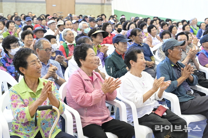 노인일자리 참여자 교육에 참여힌 어르신들.(사진=순창군)
