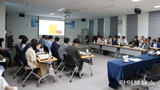 한국농촌경제연구원과 청양군은 2일, 충남 청양군 푸드플랜 홍보교육관에서 ‘지역먹거리계획 활성화 방안’을 주제로 현장토론회를 개최했다.