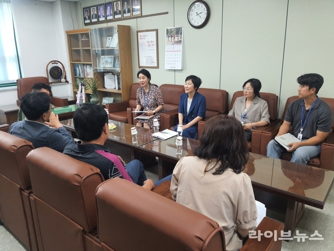 정읍시 김행숙 신임 복지환경국장이 주요 복지시설을 현장 점검하고 있다.(사진=정읍시)
