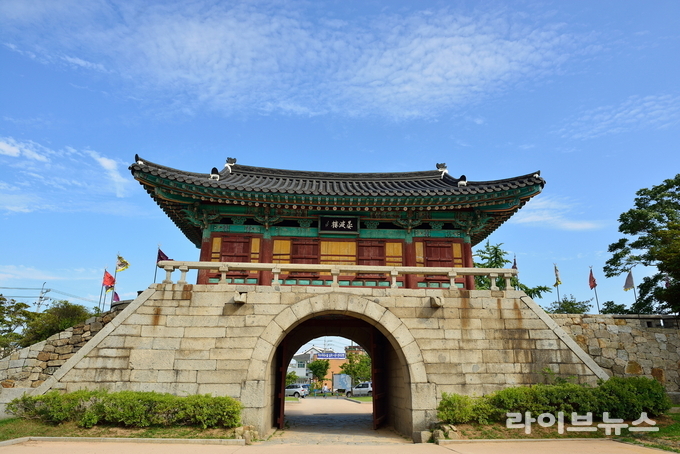 고려궁 성곽길.(사진=인천강화군)