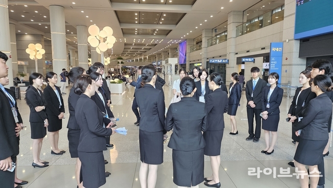 청년국제협력단체 와이제스트가 인천국제공항에서 ‘2025 세계 장관 포럼’을 앞두고 2차 워크숍 현장교육을 진행하고있다.(사진=와이제스트)