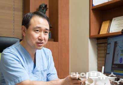 유투성형외과의원 황재홍 원장