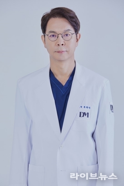 디엠성형외과 유원민 원장