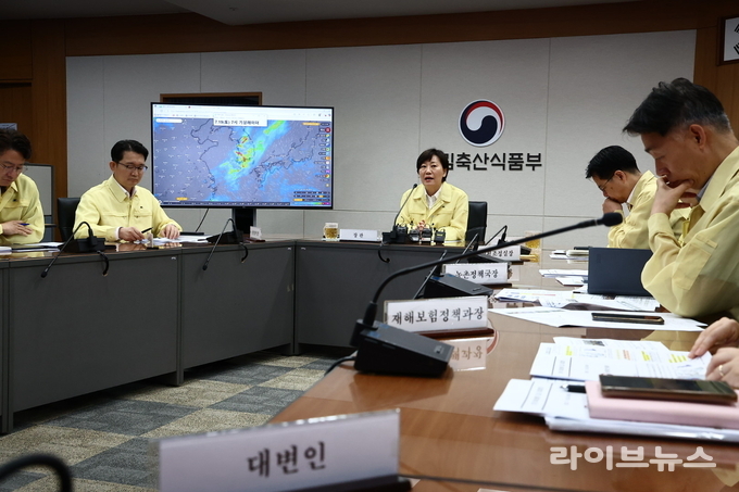 농림축산식품부는 18일 농업분야 호우 대처상황 긴급 점검회의를 개최했다.