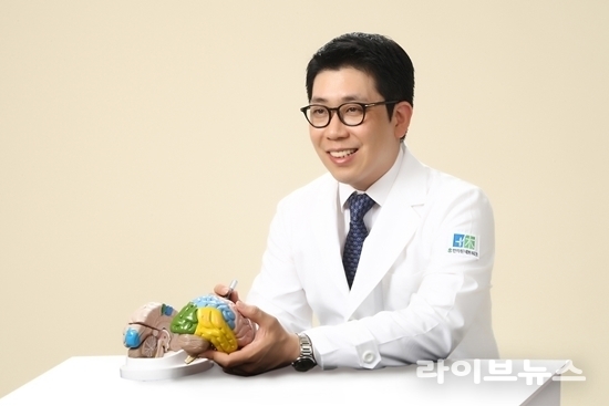 창원 휴한의원 이상욱 원장