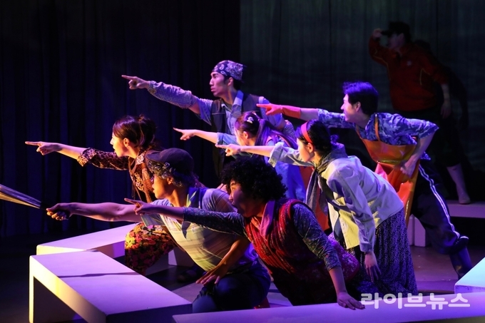 인천대학교 공연예술학과 대한민국 대학연극제 창작극 '백두;한라' 공연 모습.(사진=인천대학교)