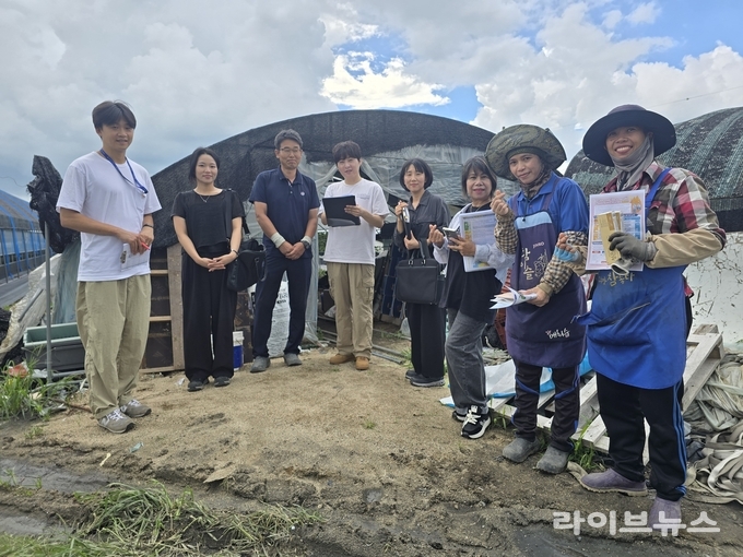 전북 완주군이 농촌 일손 부족 문제 해결을 위해 올해 외국인 계절근로자 수요조사를 진행한다.(사진=완주군)