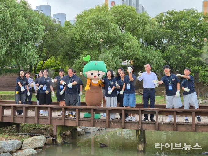한국농어촌공사는 지난 5일 ‘전남 학생 공공 외교스쿨’ 소속 학생 외교관 20여 명을 대상으로 ‘농어촌 인사이트-업 투어’를 진행했다고 밝혔다.