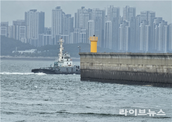 역무선 부두에서 바라본 등대.(사진=인천지방해양수산청)