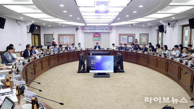 인천시 중구가 마이스산업 연구용역 최종보고회를 진행하고 있다.(사진=인천중구)