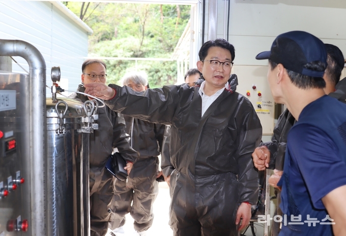 김종구 농림축산식품부 식량정책실장은 13일, 경상북도 성주에 위치한 용신영농조합법인과 성주축협을 방문, 저탄소 가축분뇨처리 위한 현장 의견을 청취했다.