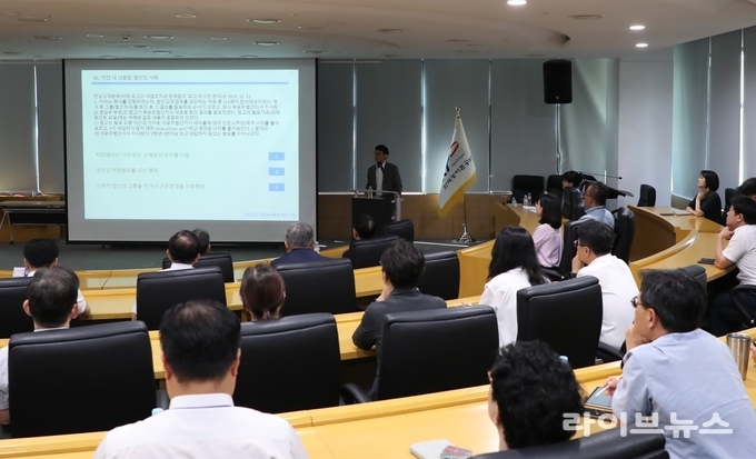 한국농어촌공사는 21일, ‘갑질 예방 집중캠페인’의 일환으로 경영진, 관리자 대상 ‘맞춤형 갑질 예방 특강’을 개최했다.