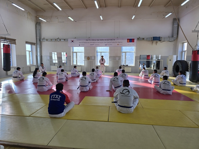 김옥성 교수는 몽골 특수경호실 대상 태권도 호신술 특별교육을 실시했다. 