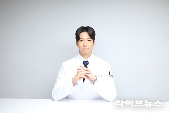 유니성형외과 이희영 대표원장.