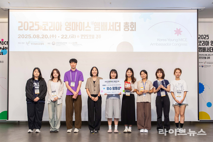 워크샵 우수 활동상 수상 기념촬영 모습.(사진=인천관광공사)